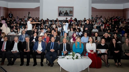 ‘Dönüştüren Sahne’ Söyleşisi